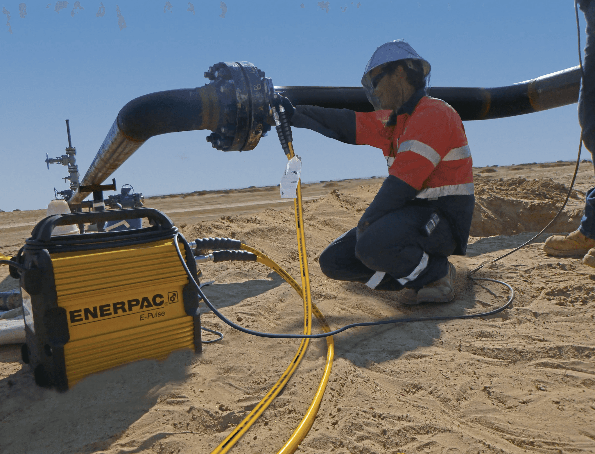 Elektrische Hydraulikpumpe im Einsatz.